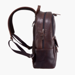 fianco dello zaino uomo in pelle della linea vintage