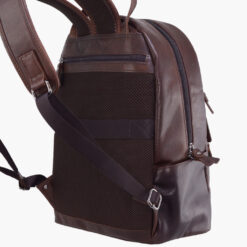 Retro dello zaino uomo in pelle con fascia per trolley e zip posteriore